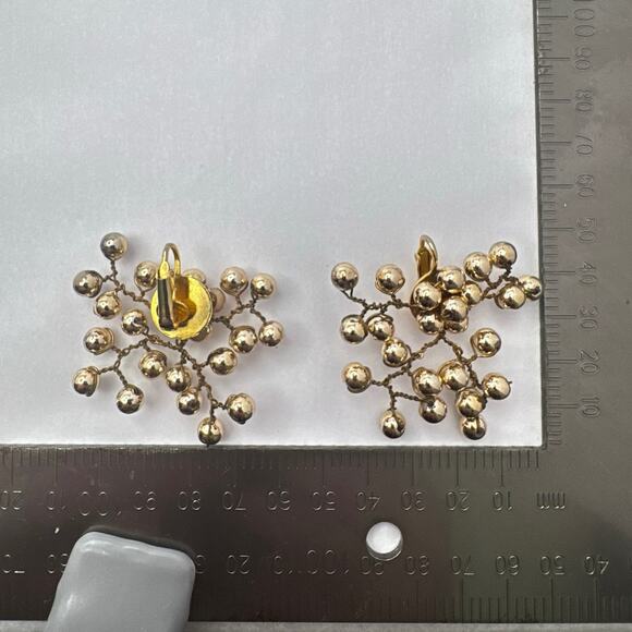 Vintage 1950s Hand-Wired Gold Bead Cluster Earrings - Picture 7 of 7